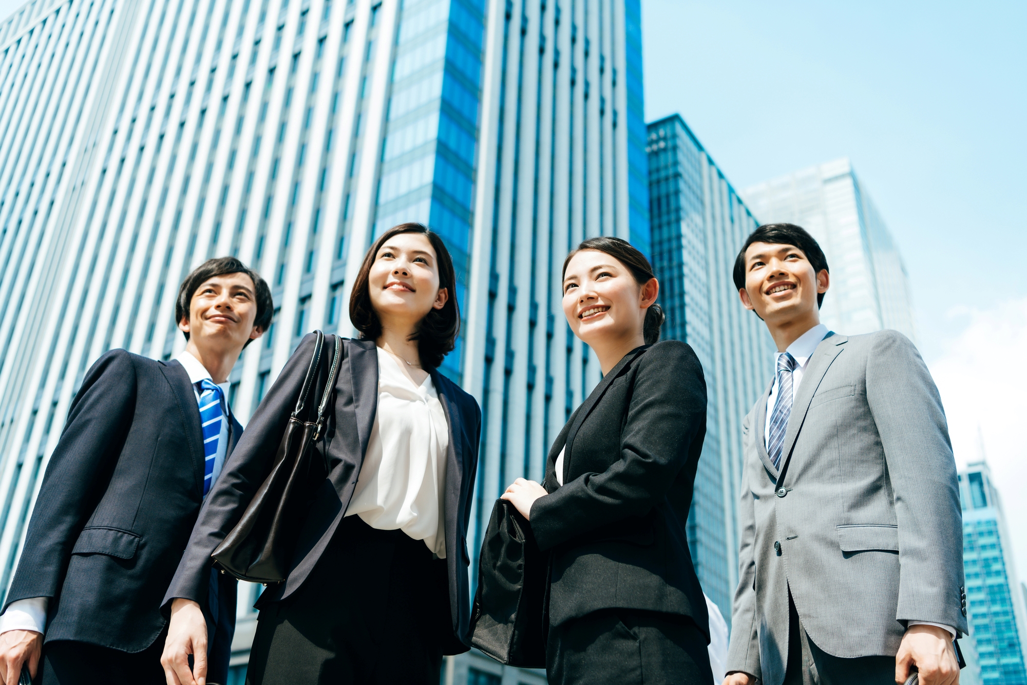 人手不足どうすれば良い？10個の解決方法・解消事例を徹底解説！