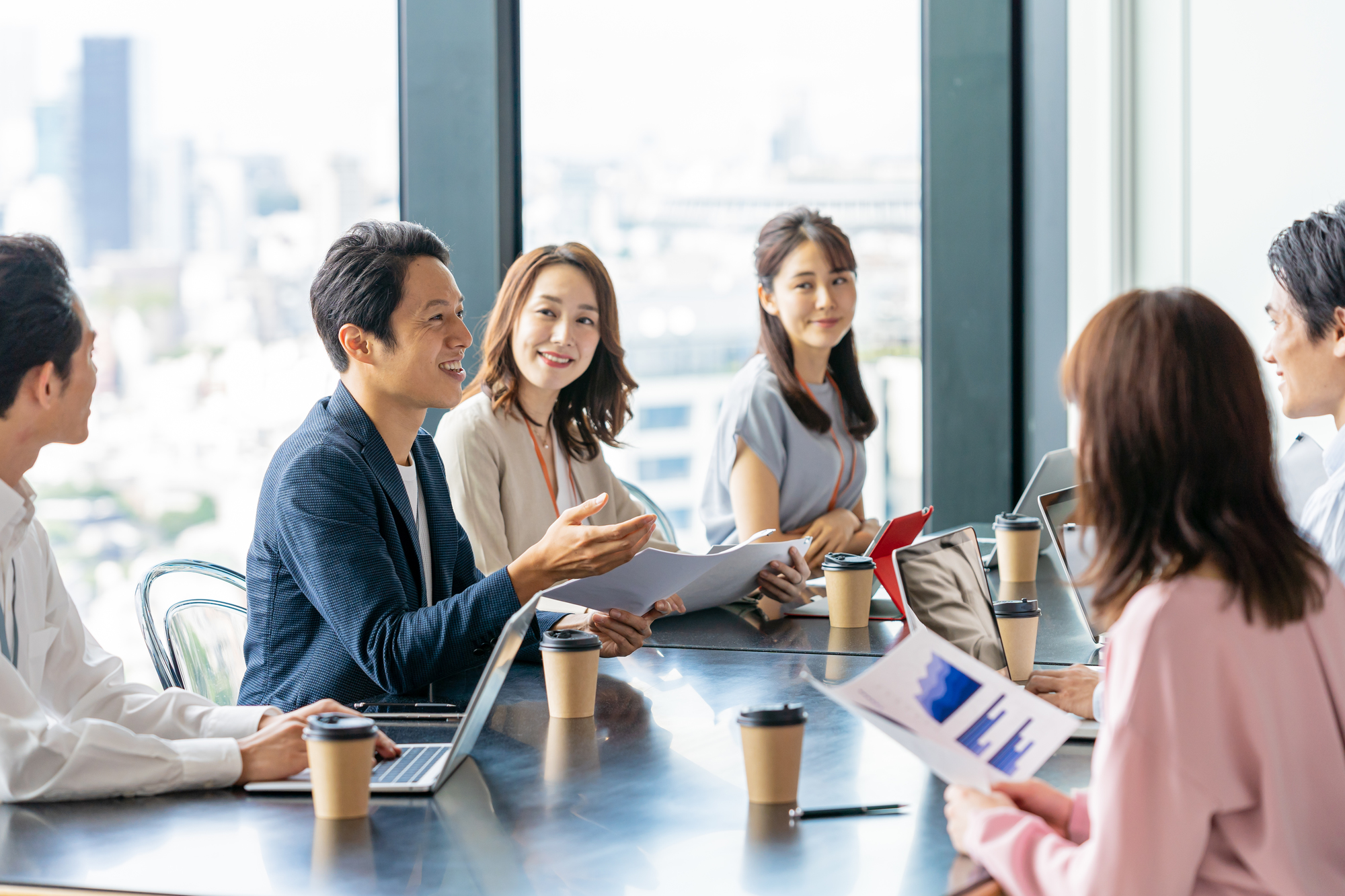 アウトソーシングと人材派遣のどちらがいいのか?