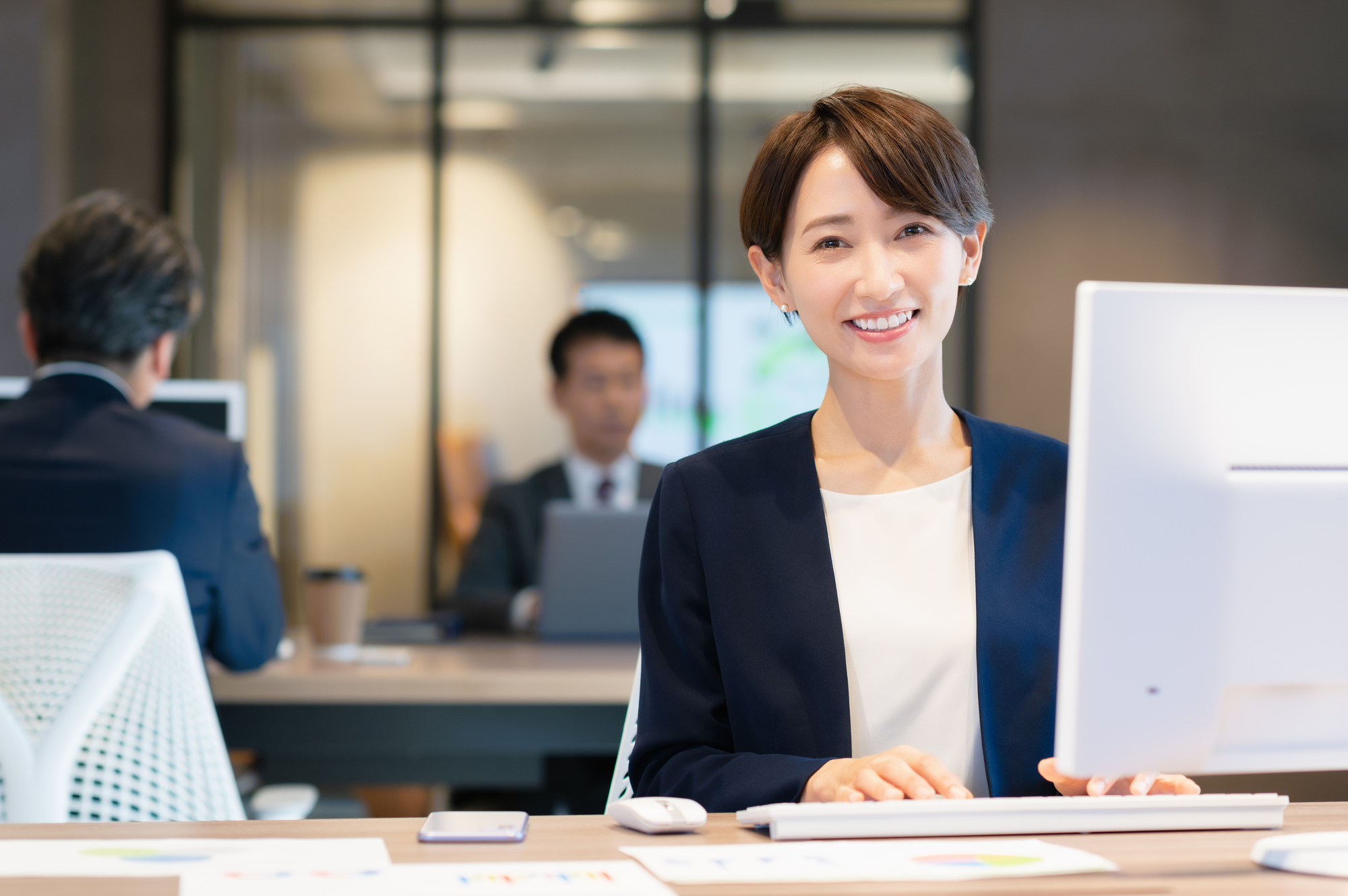 バックオフィス業務とは？フロントオフィスとの違いやありがちな課題と改善策を詳しく解説！